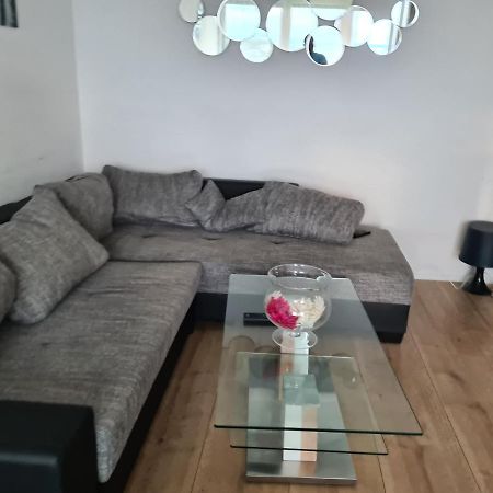Sehr Schoene Drei Zimmer Deluex Wohnung In Sindelfingen Bagian luar foto