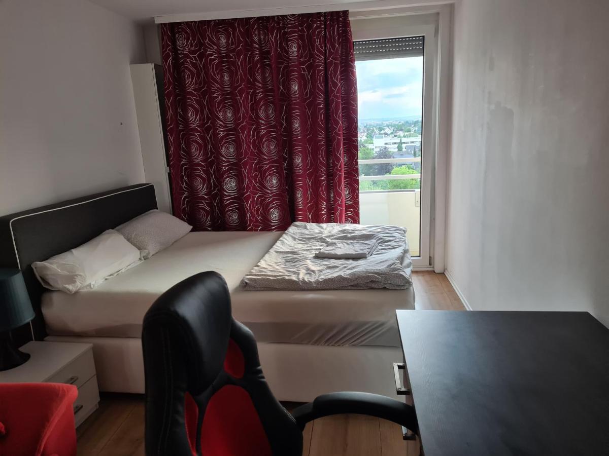 Sehr Schoene Drei Zimmer Deluex Wohnung In Sindelfingen Bagian luar foto