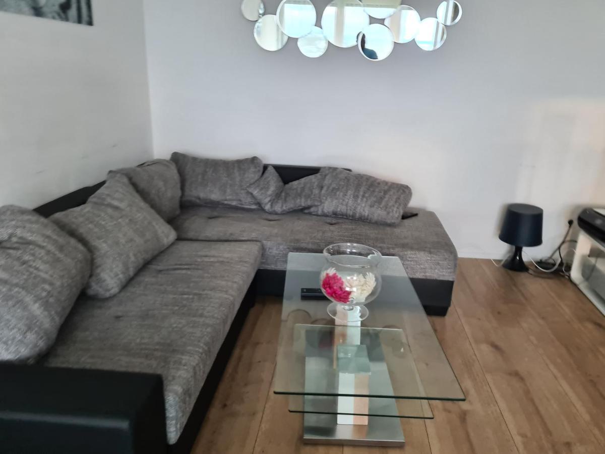 Sehr Schoene Drei Zimmer Deluex Wohnung In Sindelfingen Bagian luar foto