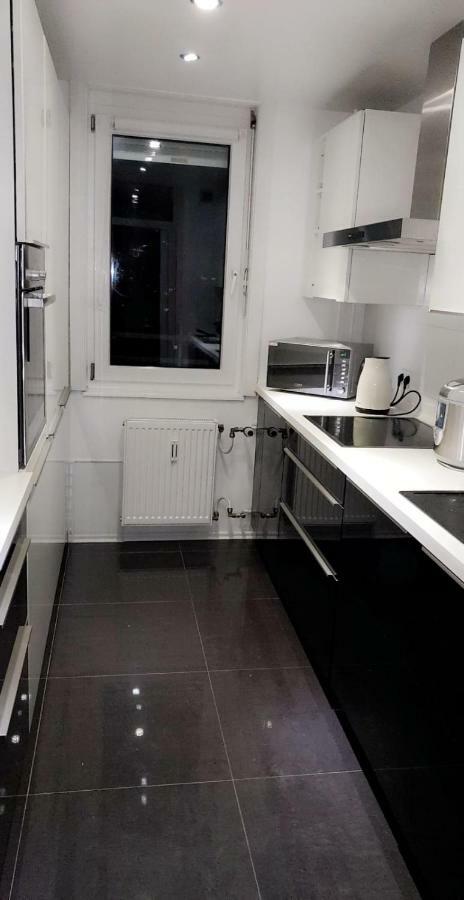 Sehr Schoene Drei Zimmer Deluex Wohnung In Sindelfingen Bagian luar foto