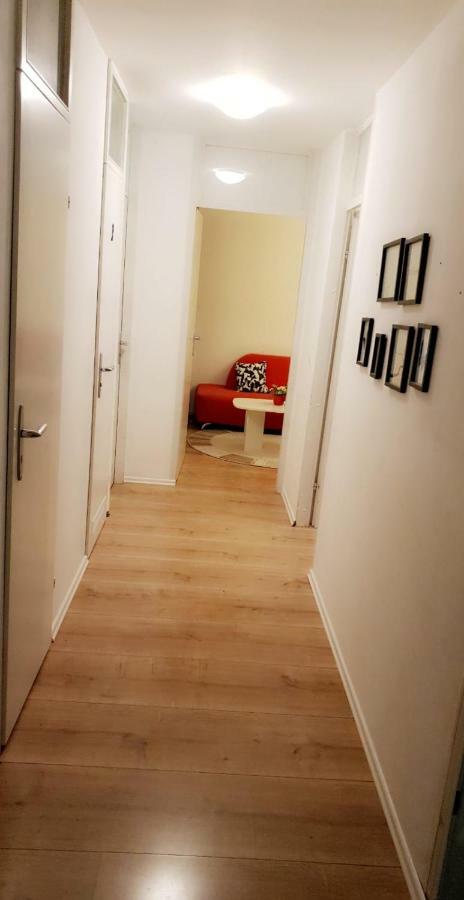 Sehr Schoene Drei Zimmer Deluex Wohnung In Sindelfingen Bagian luar foto