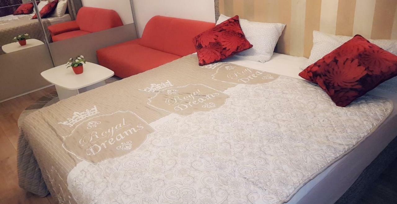 Sehr Schoene Drei Zimmer Deluex Wohnung In Sindelfingen Bagian luar foto