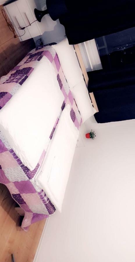 Sehr Schoene Drei Zimmer Deluex Wohnung In Sindelfingen Bagian luar foto